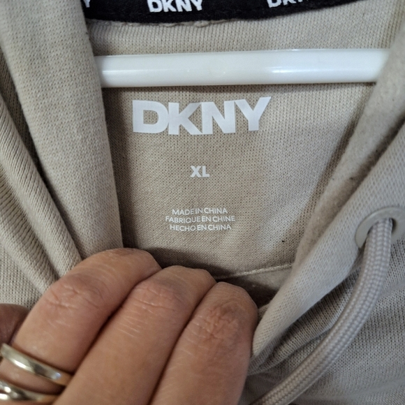 DKNY Mens Hoodie Pull Over Embroidered Logo w Drawstring & Kangaroo Pouch Biege - Picture 9 of 9